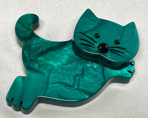 BB166 Marie Pavone pearly teal Galalith cat brooch pin